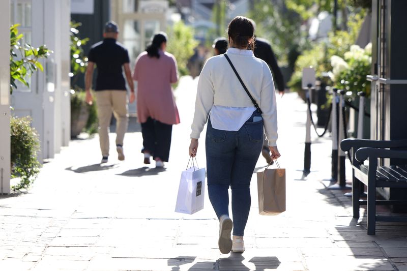 UK consumer confidence matches almost 3-year high in August