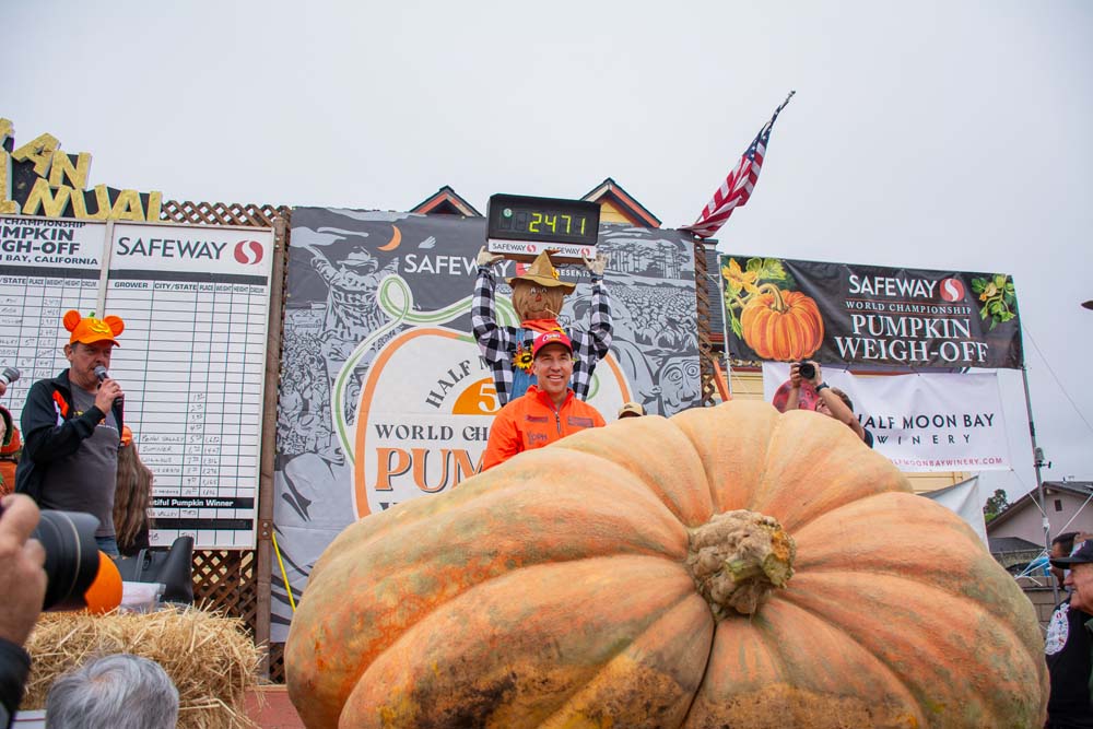 Gargantuan pumpkin could flavor 74,794 pumpkin spice lattes