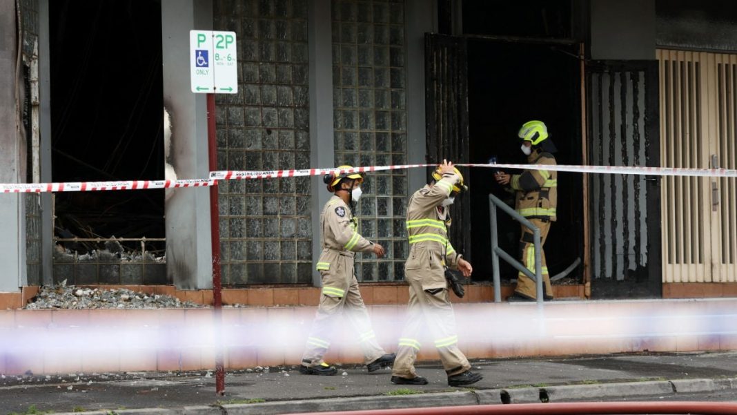 Police hunt three suspects over arson attack on Melbourne synagogue